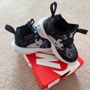 Toddler boys Nike RT Presto size 6c black/white/blue